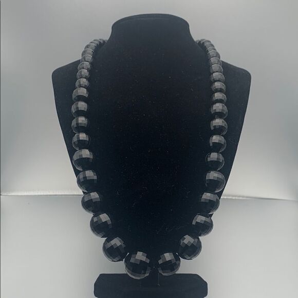 Stunning Vintage Black Graduated Beaded Necklace, Unmarked - Picture 1 of 3